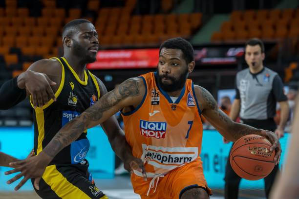 吸引着众多 吸引着众多